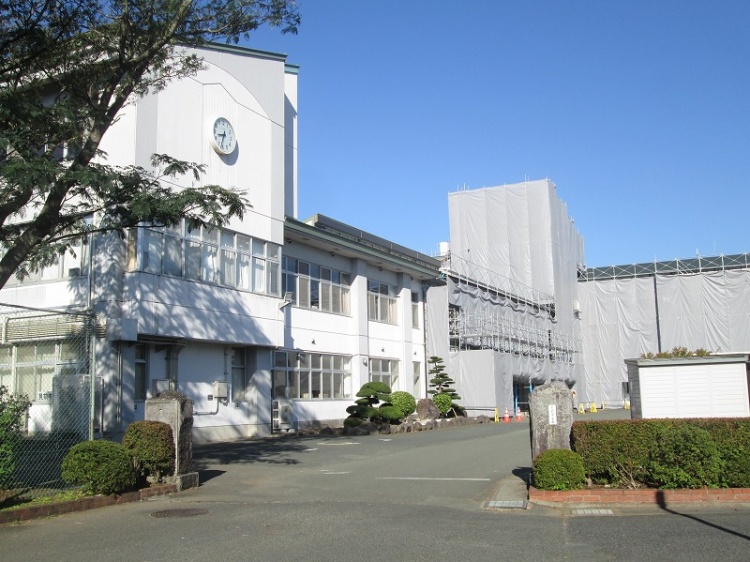 見前中学校
