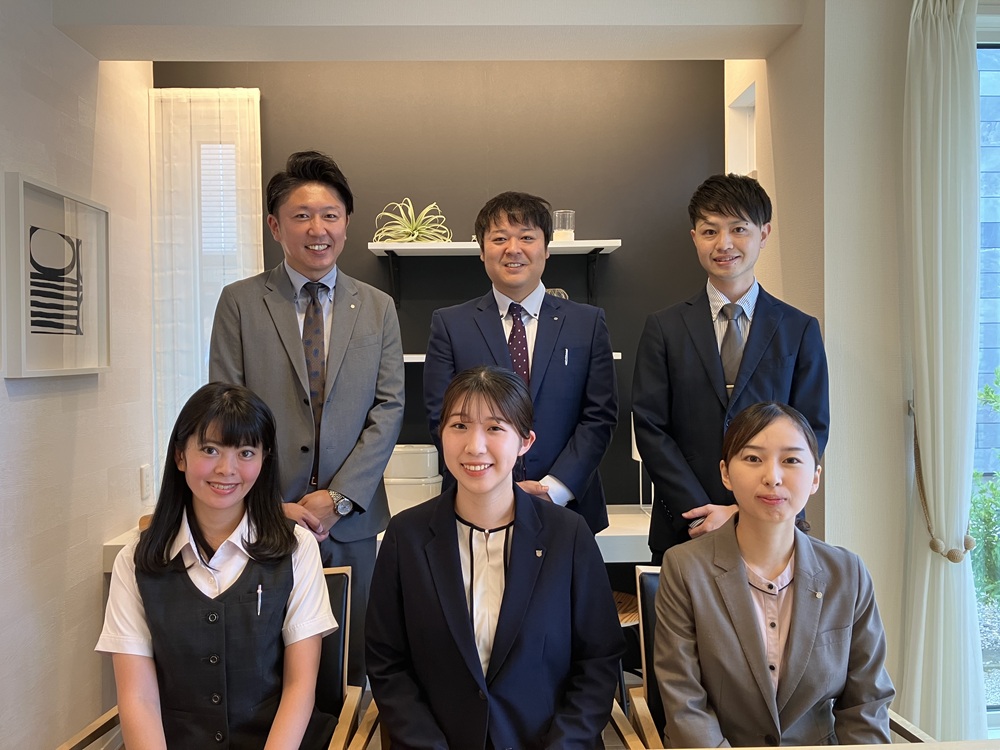 南福島展示場スタッフ写真です。